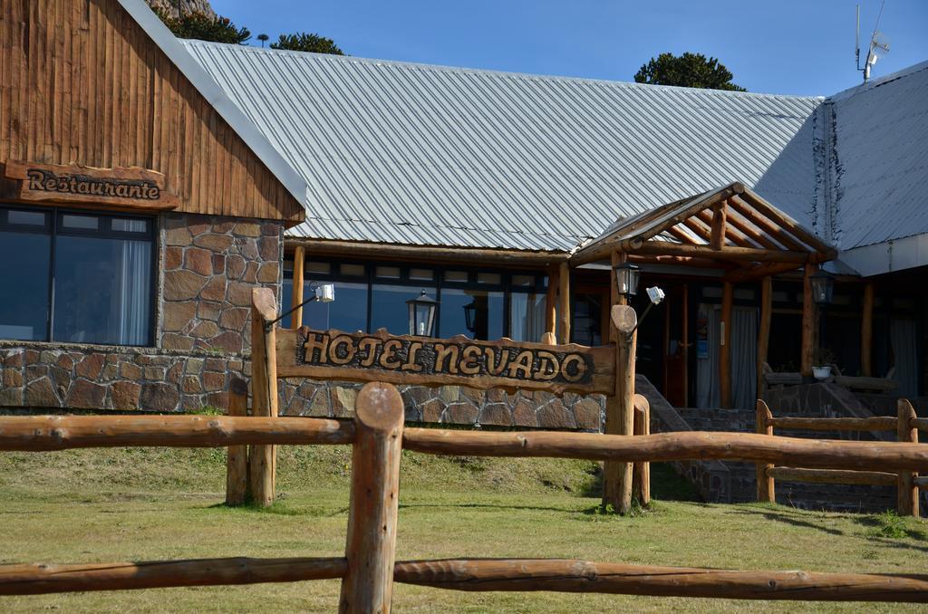 Hotel Y Cabanas Del Nevado Кавиауэ Экстерьер фото